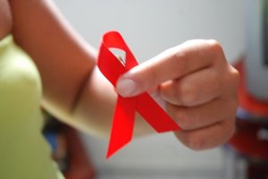 Novo estudo sugere tratamento eficaz para prevenir a transmissão de HIV de mãe para filho