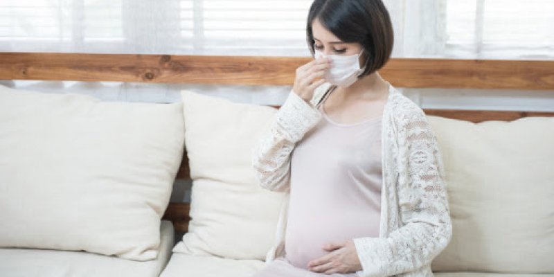 Infecção por Covid-19 no início da gravidez não prejudica o bebê, diz estudo